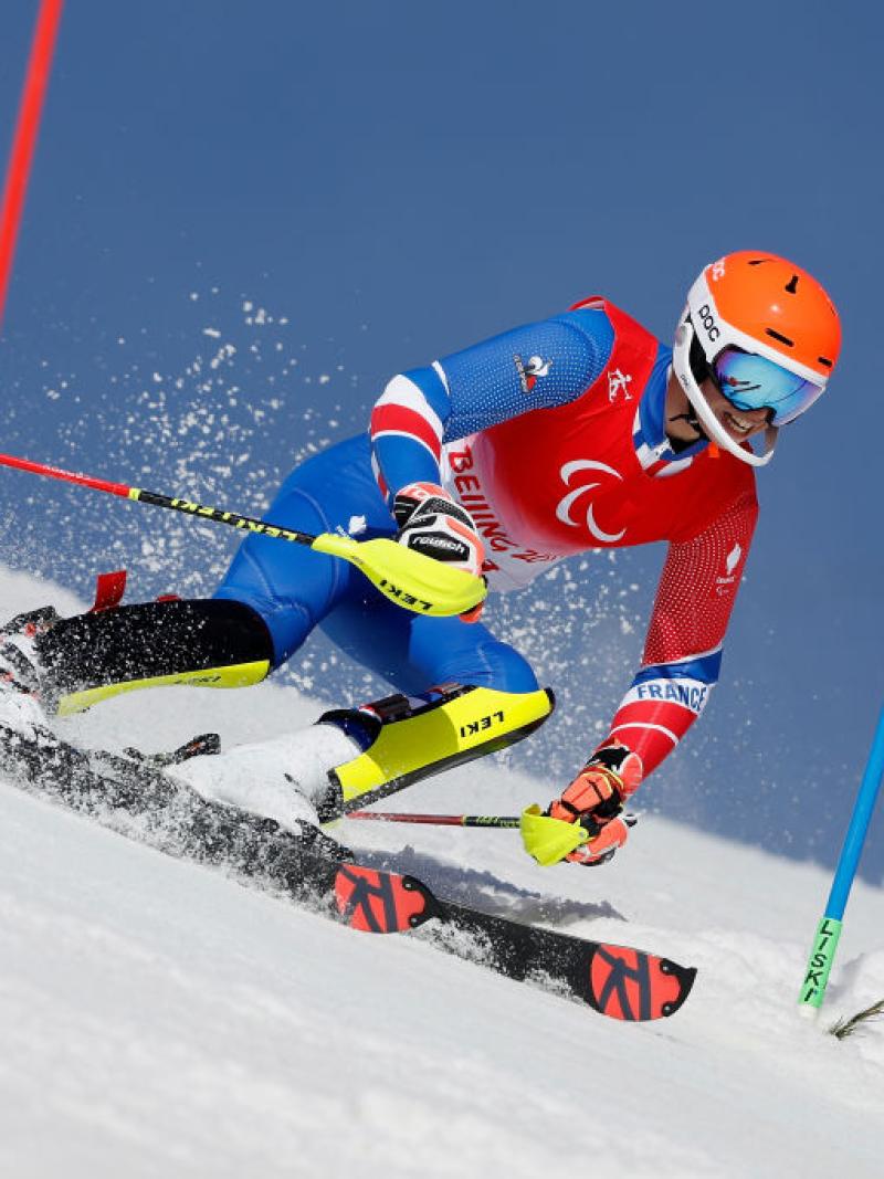 A male Para alpine skier in competition